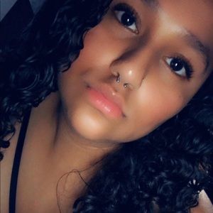 Meet your Posher, Leticia